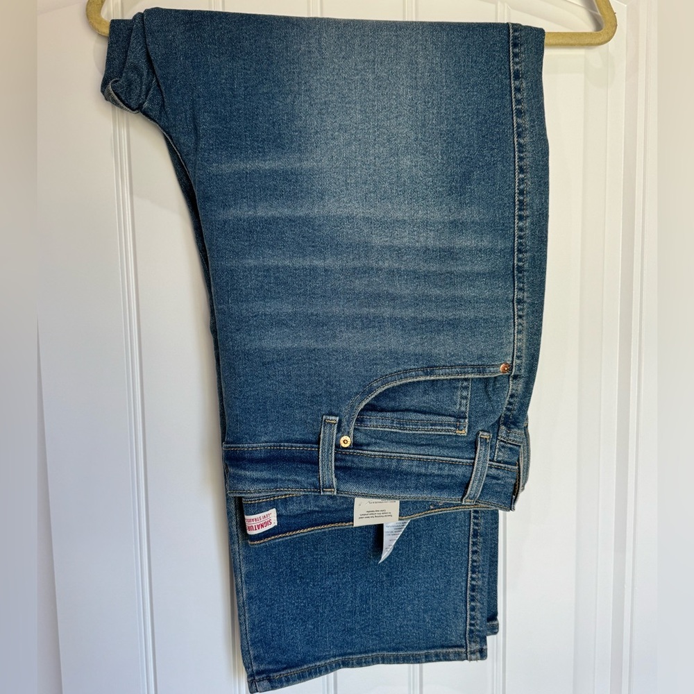 Levi Strauss Signature High Rise Straight Jeans Distressed Women’s 20 NWT - Picture 2 of 4